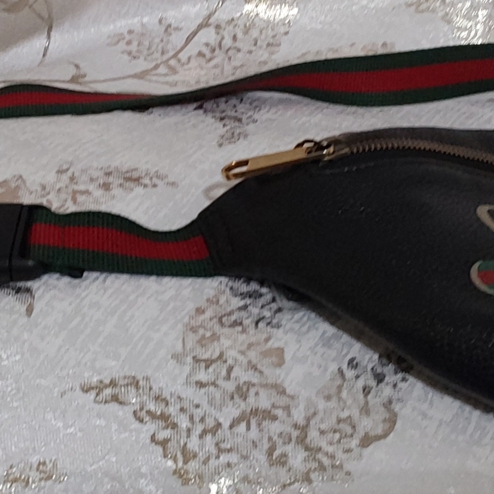 Gucci Black Leather Belt Bag with Sherrry Line Signature Strap Comes With COA - Picture 8 of 12